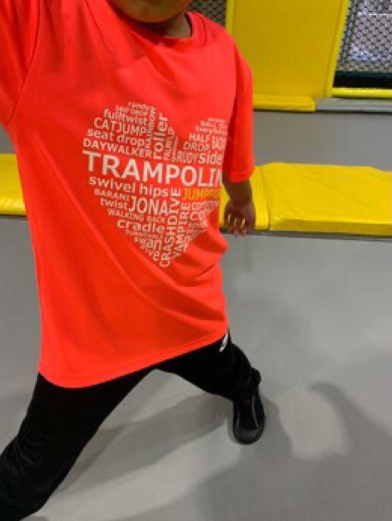 ウォールトランポリン