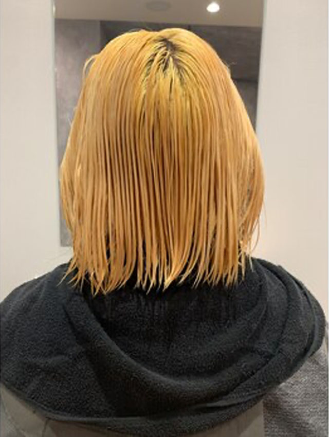 ブリーチしてからベージュに。